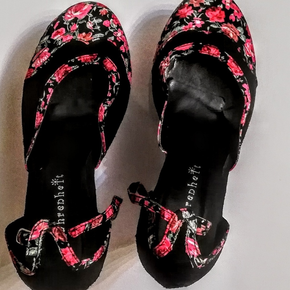 Floral print ankle strap block heels